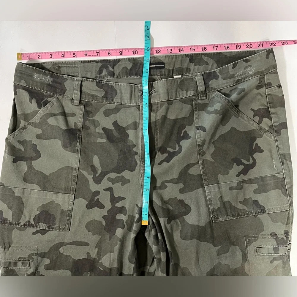 Supplies green camo ankle cuffed jeans size 22W ￼ - Picture 5 of 7